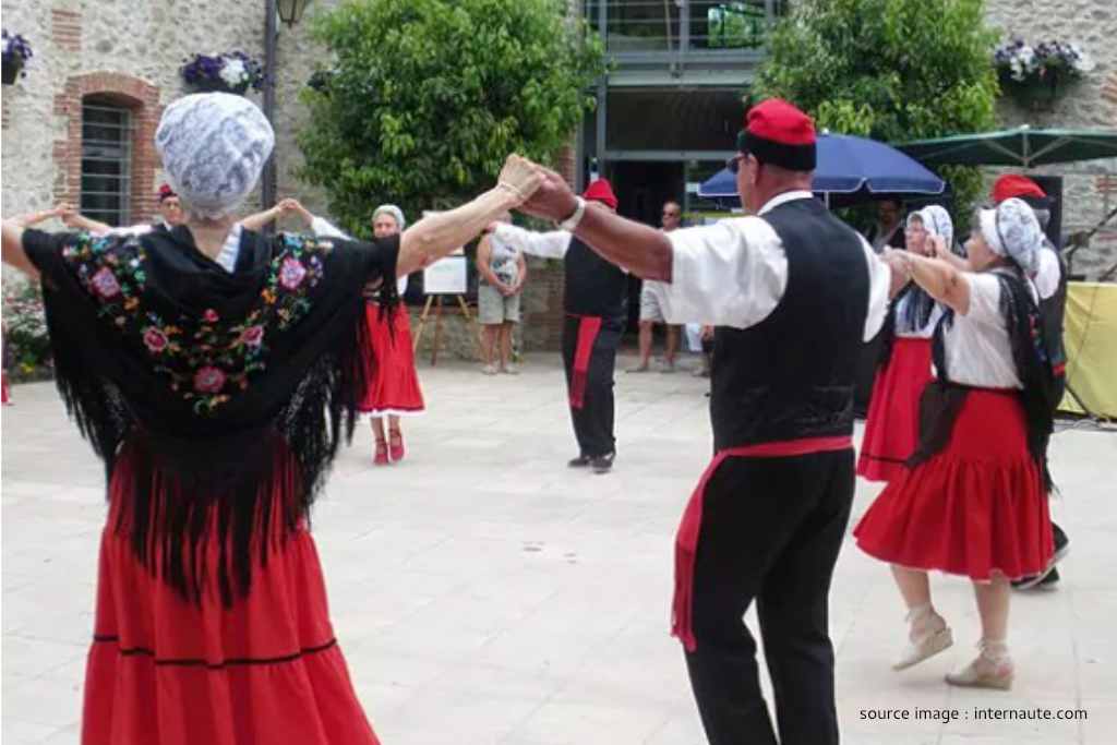 Découvrez le ou la SAMBA  et la sardane ! Catala que ta vous fais découvrir ces 2 danses, patrimoine culturel ! 