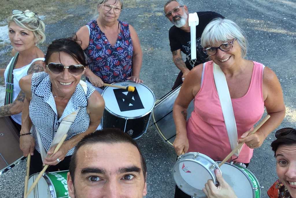 Découvrez comment est nait l'association Català Que Tà dans les Pyrénées-Orientales ! L'histoire du Samba & percussions brésiliennes dans les Albères