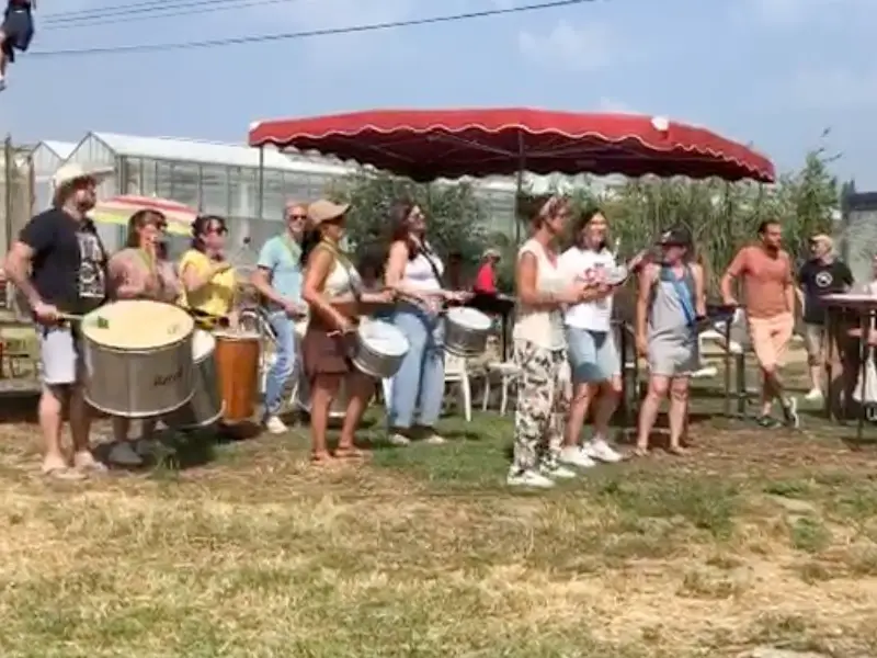 <div>Surprise Catalá Que Tá à la Guinguette</div>